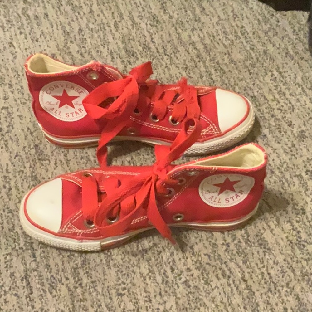 Converse size men’s 5, women’s 7